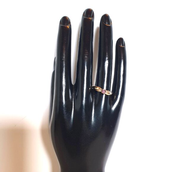 Dainty Vintage 10K Gold Lavender Sapphire & Diamond Nature-Inspired Leaf Ring - Picture 10 of 14